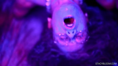 Lesea le ipholla litho tsa botona kapa botšehali ho li khotsofatsa ka k'hamera 'me le itlhahisa ho orgasm.