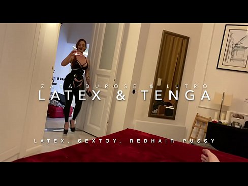 ❤️ Ngoanana e monyane ea nang le hlooho e khubelu ea apereng seaparo sa latex se kentsoeng ke ntate oa bobeli litšoantšong tsa bootsoa st.pornmega.ru ❌️❤